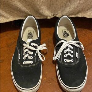 Vans Men's Black and White Sneakers